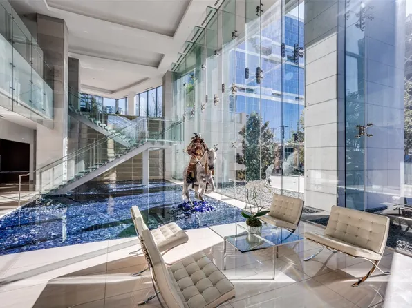 2900 McKinnon St APT 1104, Dallas, TX 75201