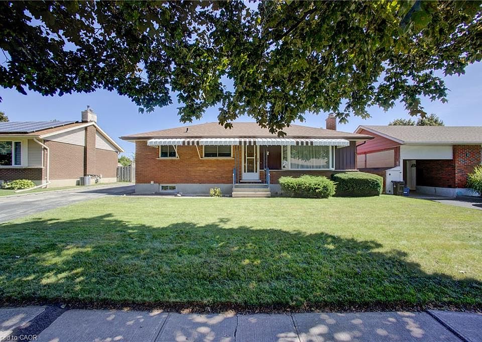 1st image of 52 Queenston Cres
