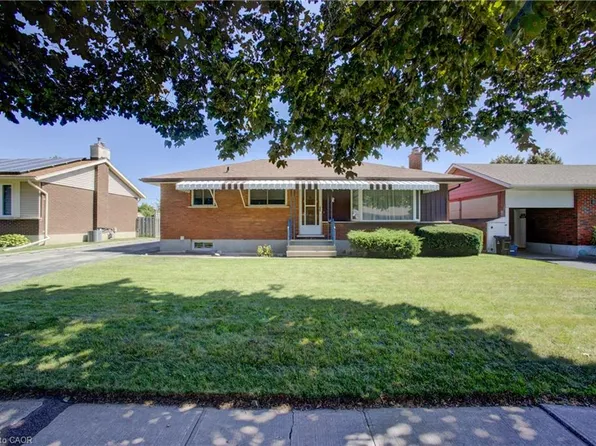 52 Queenston Cres, Kitchener, ON N2B 2V5