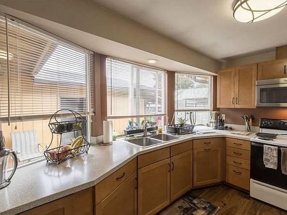 3rd image of 15402 106th St E