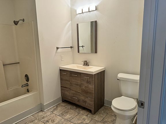 2nd image of 509 Delaware St #104