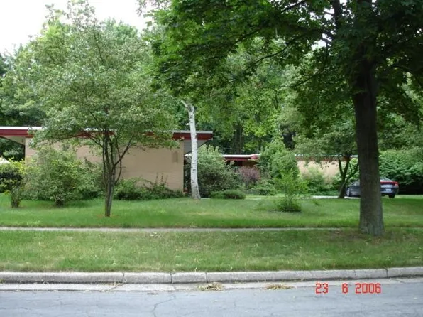 2318 E Sugnet Rd, Midland, MI 48642