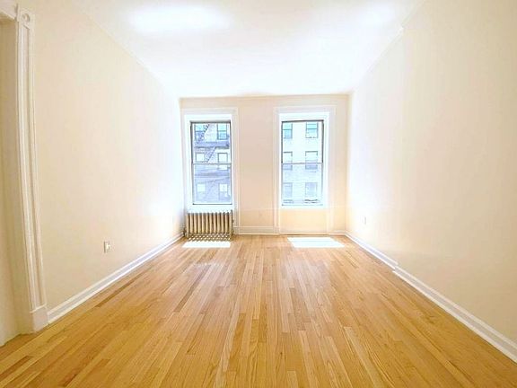 3rd image of 138 W 72nd St #8