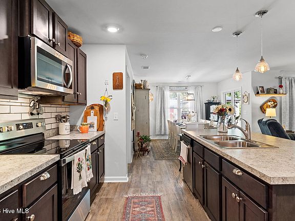 5th image of 217 Wild Raven Street NW