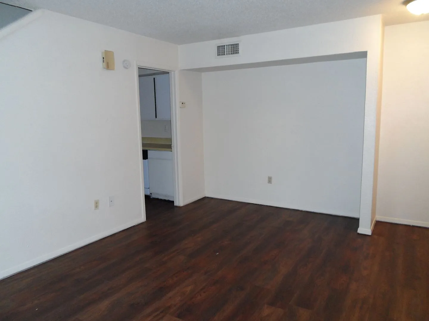 College Station -2 bedroom /1.5 bath Townhome-Style Fourplex on TAMU Shuttle Route! — Photo 3