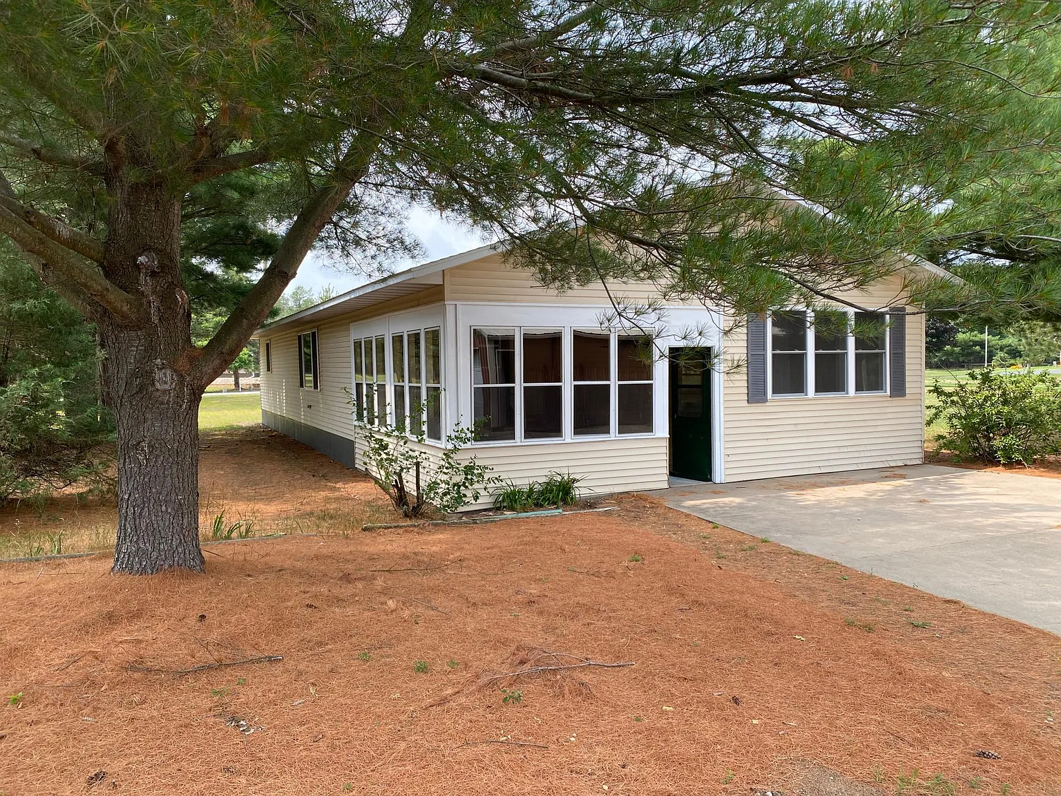 3 bed, 1600 sqft, $1,950 — Photo 1