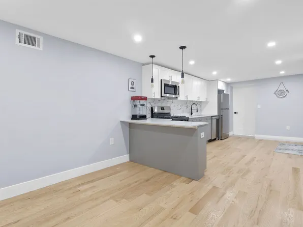 14 Roosevelt Place image 3 of 16