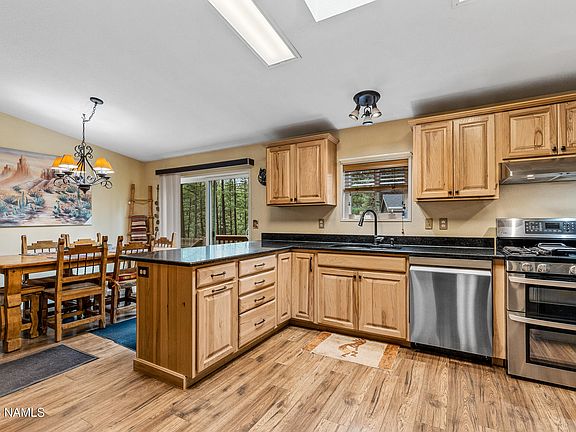 4th image of 2306 W Adirondack Ave