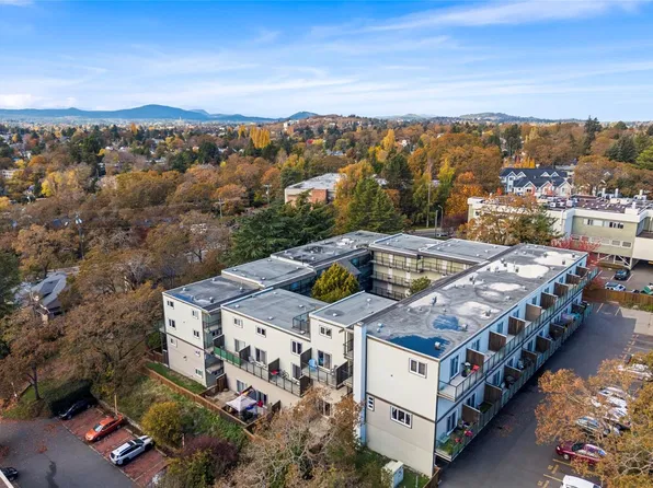 991 Cloverdale Ave #211, Saanich, BC V8X 2T5