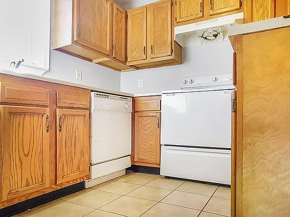 5th image of 22027 Oxford Ct
