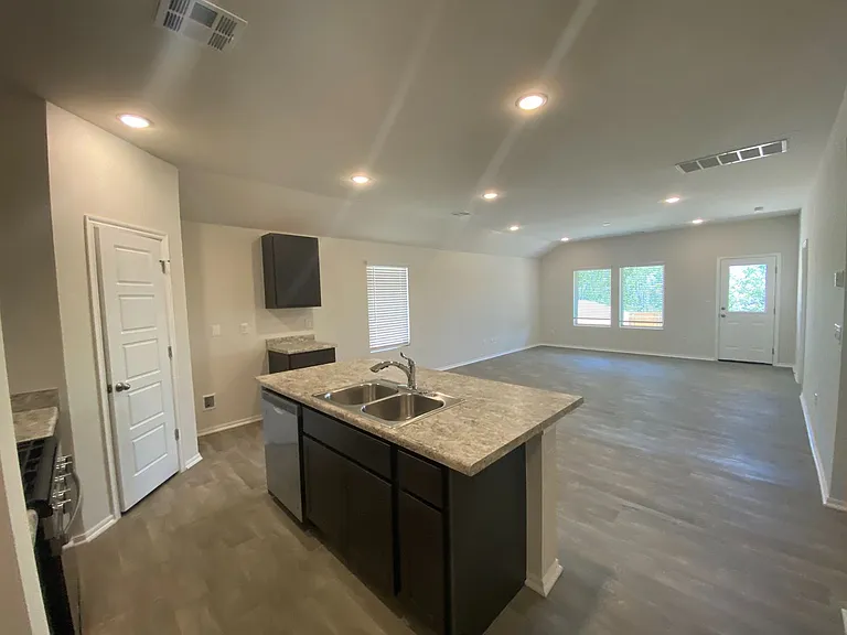 9512 Squire Ln — Photo 4