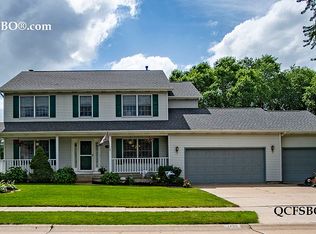 1498 Birchwood Dr, Bettendorf, IA 52722