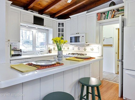 5th image of 1472 Cavell Ave