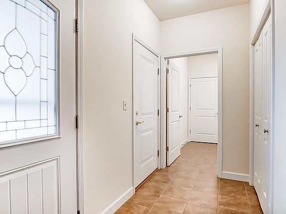 5th image of 1566 Tewsbury St