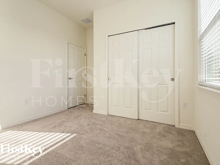 209 Windsor Reserve Dr — Photo 13