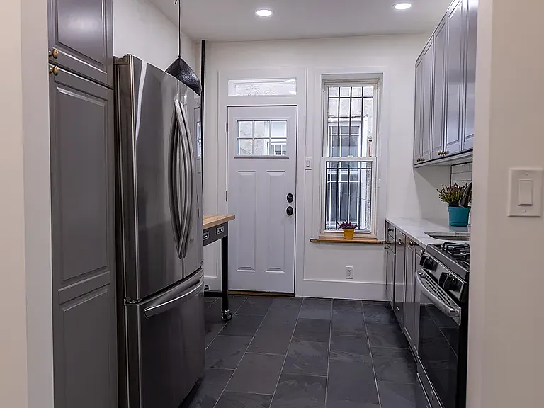 293 Montgomery St #1 — Photo 8