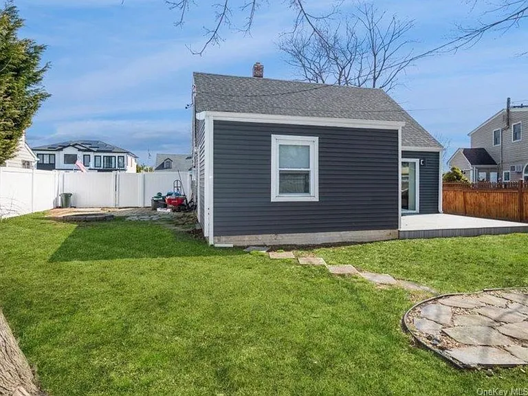 8 Crabtree Ln — Photo 12