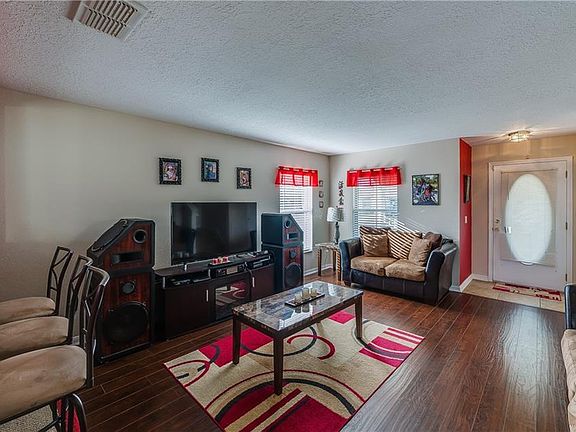 4th image of 324 Puffer Ct