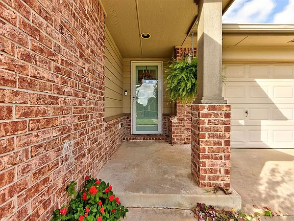 5th image of 12217 Chesterfield Ln
