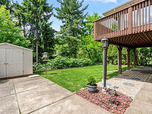 5th image of 309 Sharon Dr