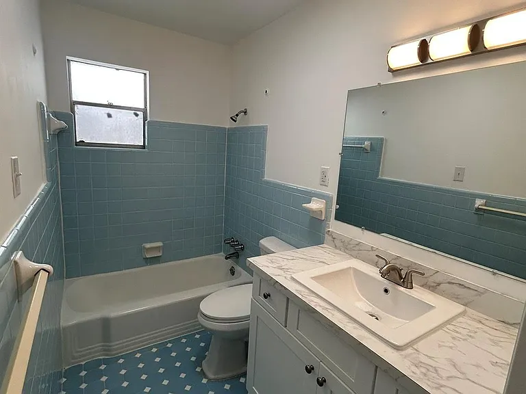 2318 Dorrington St #3 — Photo 21