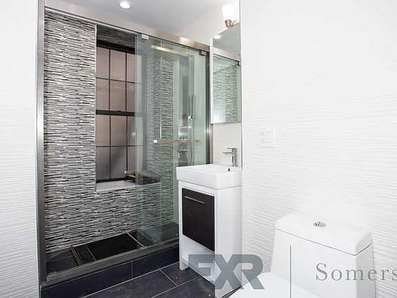 3rd image of 402 E 136th St APT 3