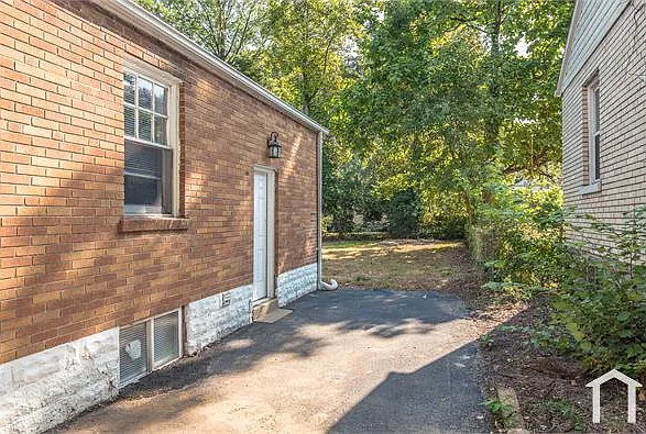 320 Henquin Dr — Photo 24