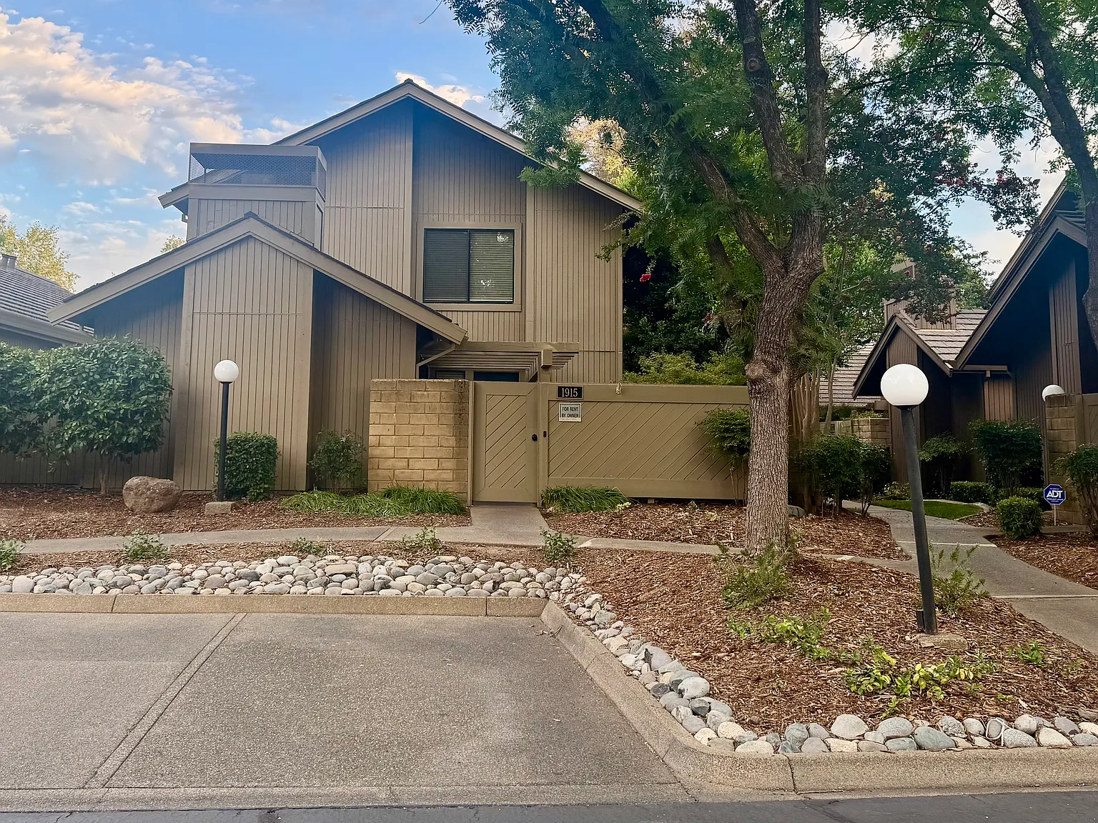 1915 Discovery Village Ln — Photo 3
