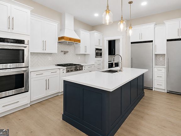 3rd image of 20 Jackson Ridge Dr