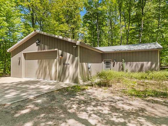 4th image of 2630 Birch Dr