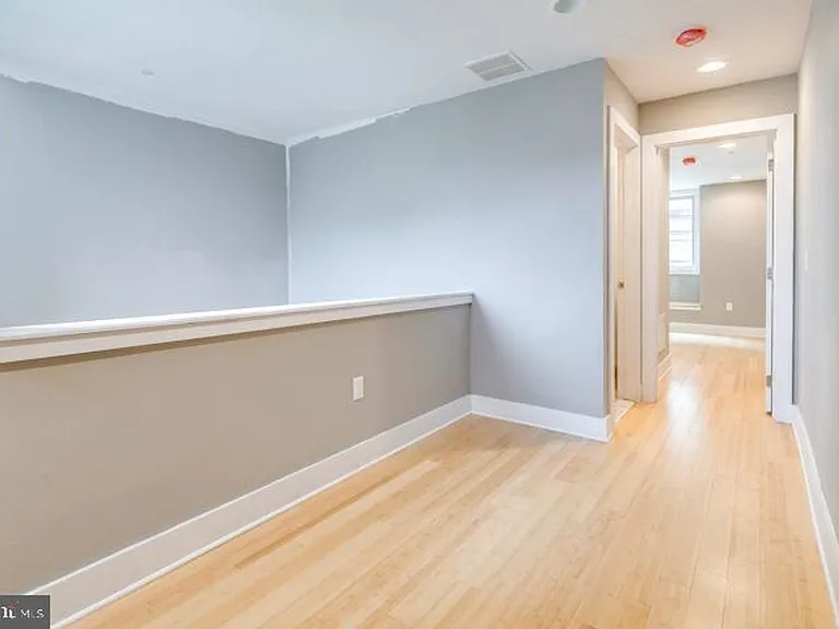133 E Allen St — Photo 9