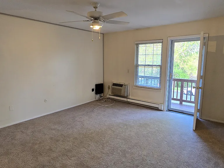 142 E Maple St #1 — Photo 8