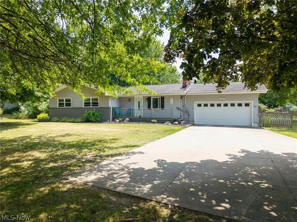 974 Skyland Dr, Macedonia, OH 44056