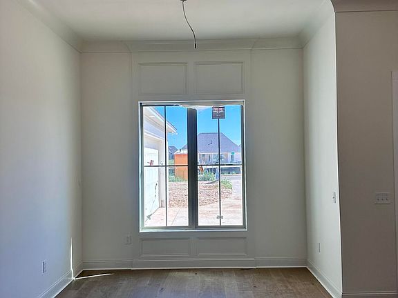 4th image of 352 Aurora Cir