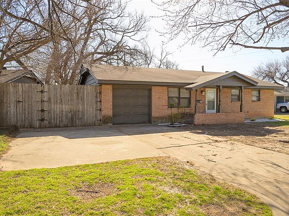 3rd image of 512 N Tompkins Dr