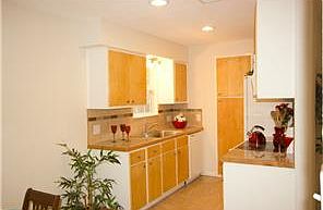 5th image of 3323 Dolphin Dr #B