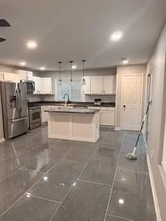 4 bed, 2.5 bath, 2125 sqft, $2,700 — Photo 3