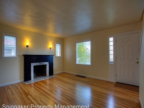 3rd image of 1210 N Pine St