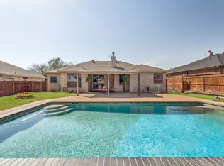 1860 Roadrunner Dr, Weatherford, TX 76088