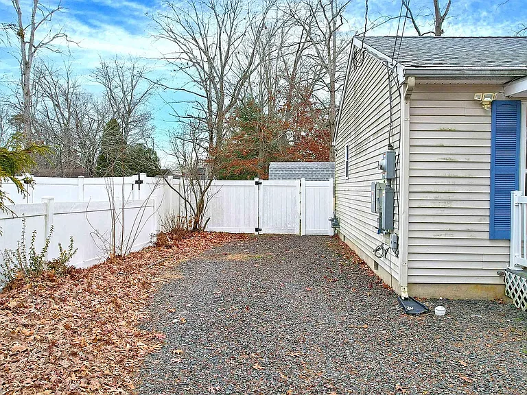 450 Redwood Ave — Photo 38