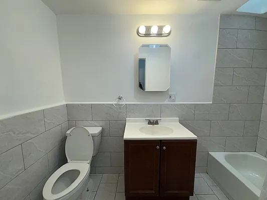 Rented by Evergreen Realty & Investments | media 12