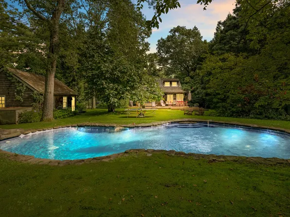 59 Edwards Hole Rd, East Hampton, NY 11937
