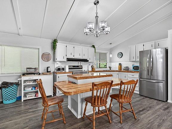 4th image of 380 Bayard Dr