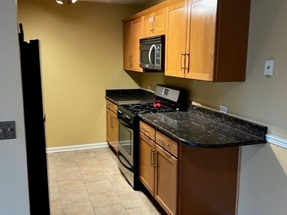 4th image of 21W581 North Ave APT 20