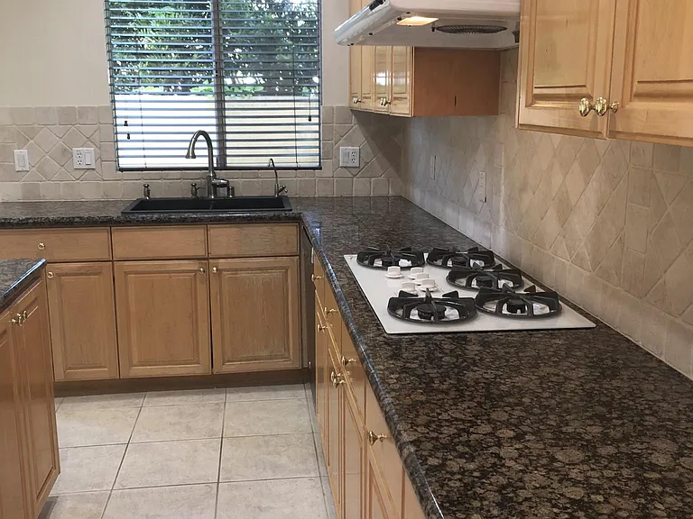 327 California St #B — Photo 17