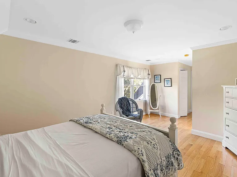 23 Whiting Rd — Photo 9