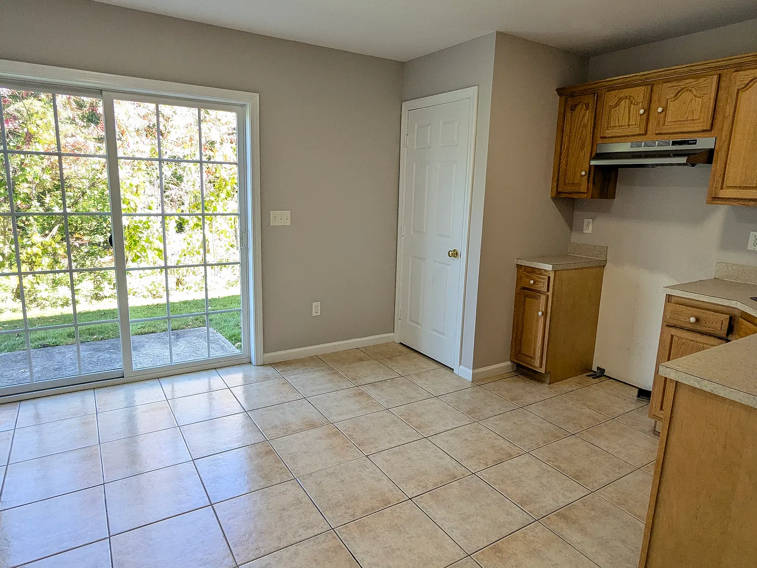 2 bed, 1.5 bath, 1100 sqft, $1,750 — Photo 2