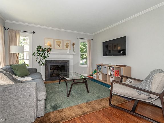 4th image of 2335 Miramar Blvd