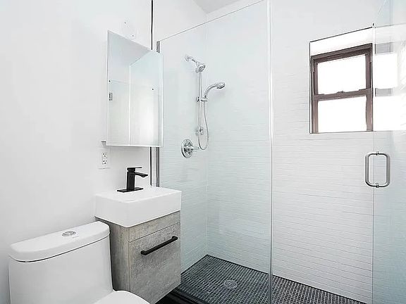 4th image of 151 E 30th St #3S