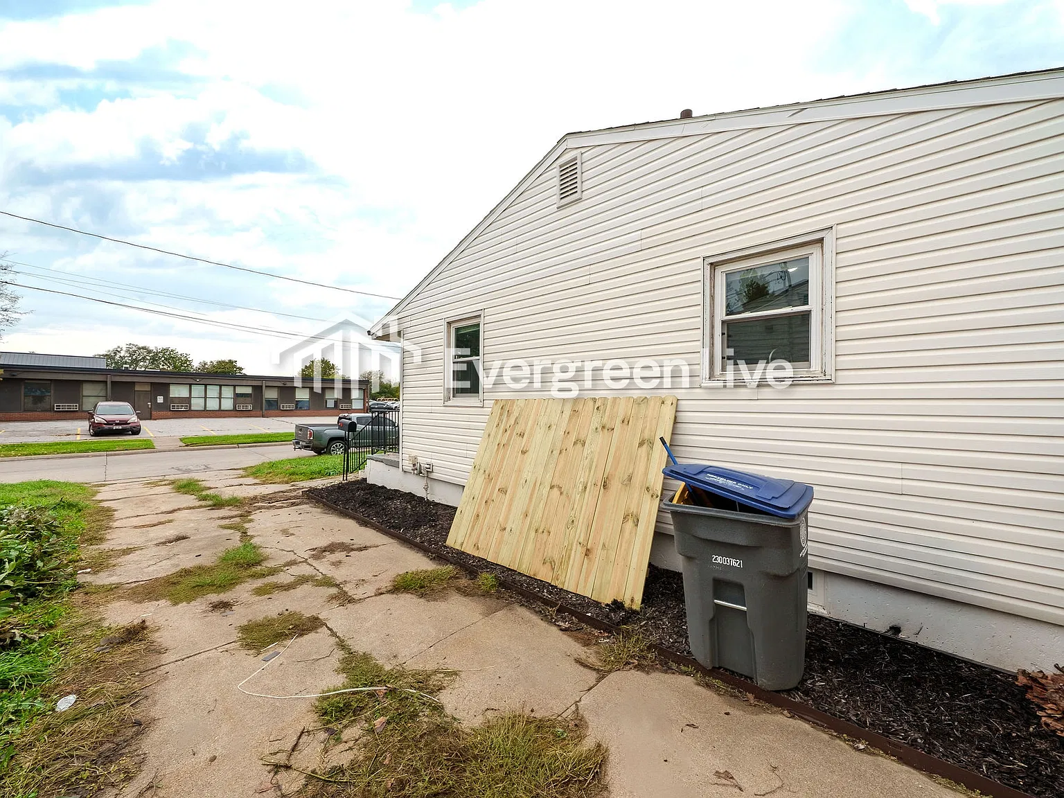 3 bed, 1.0 bath, 875 sqft, $1,395 — Photo 4